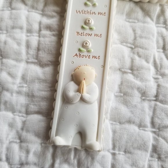 Demdaco White Scalloped Cross Baby Nursery Wall Hanging - Picture 2 of 4